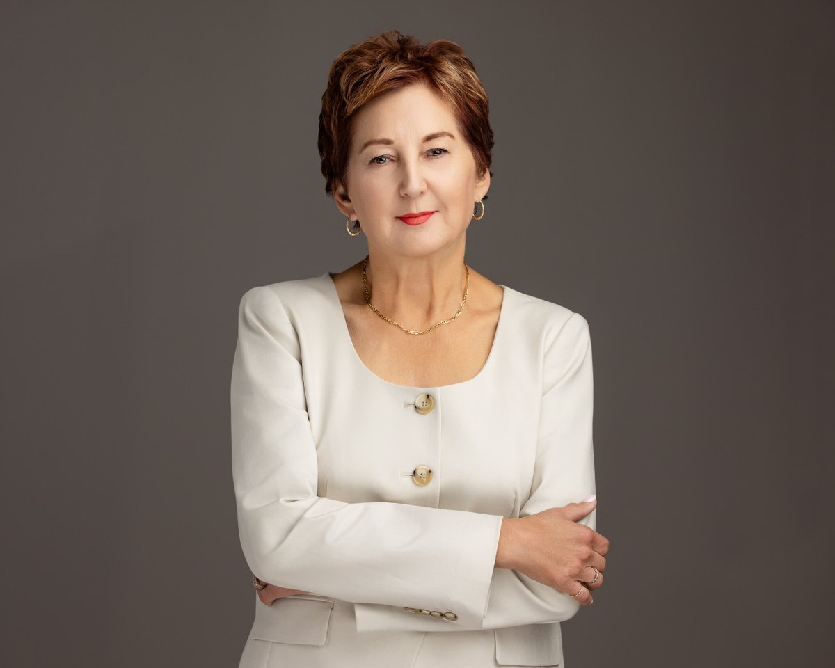 BerksHeadshots's tweet image. Your headshot is often your first impression, so why let it go out of date?
As you grow, evolve, and step into new seasons of life and career, your image should reflect that... berksheadshots.com

#photographer #headshot #photographystudio #businessheadshot #berksheadshots