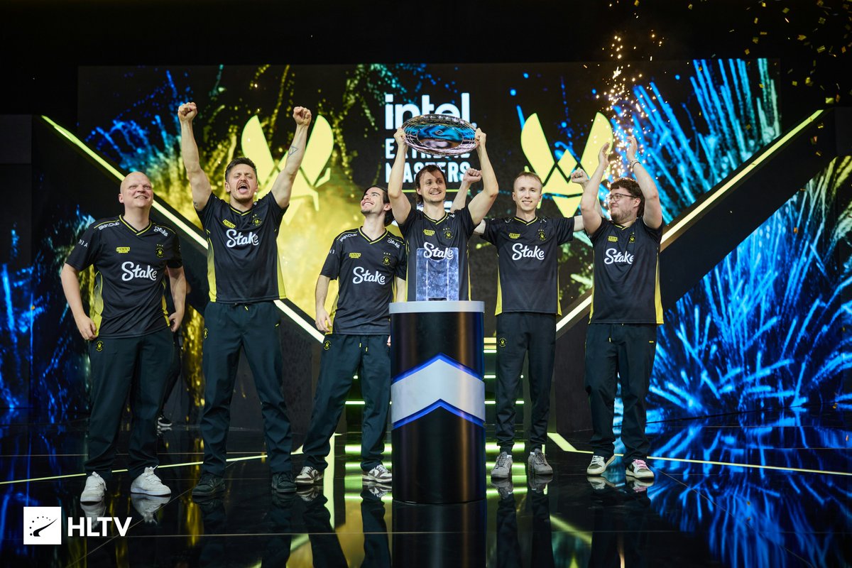 HLTVorg's tweet photo. World number one 👑 @TeamVitalityCS  

📸 @theMAKKU https://t.co/Ldbu7UAIxb