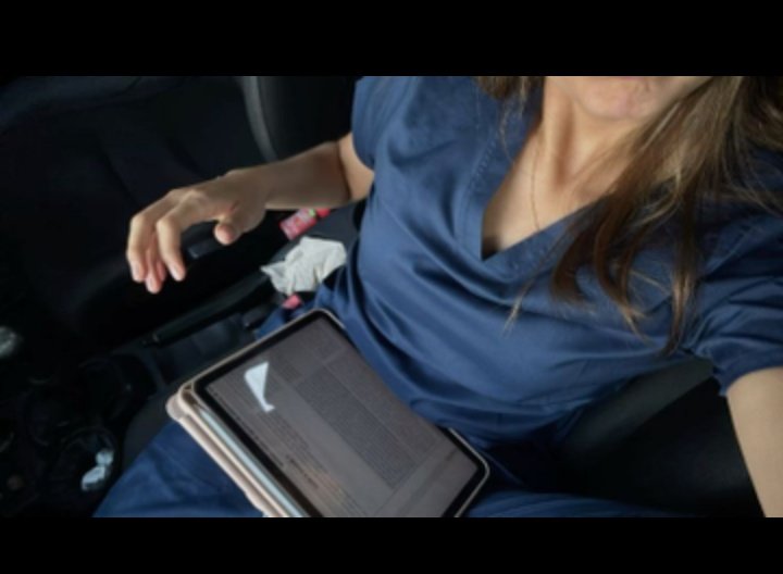 ella estudando pra med🩺 tweet media