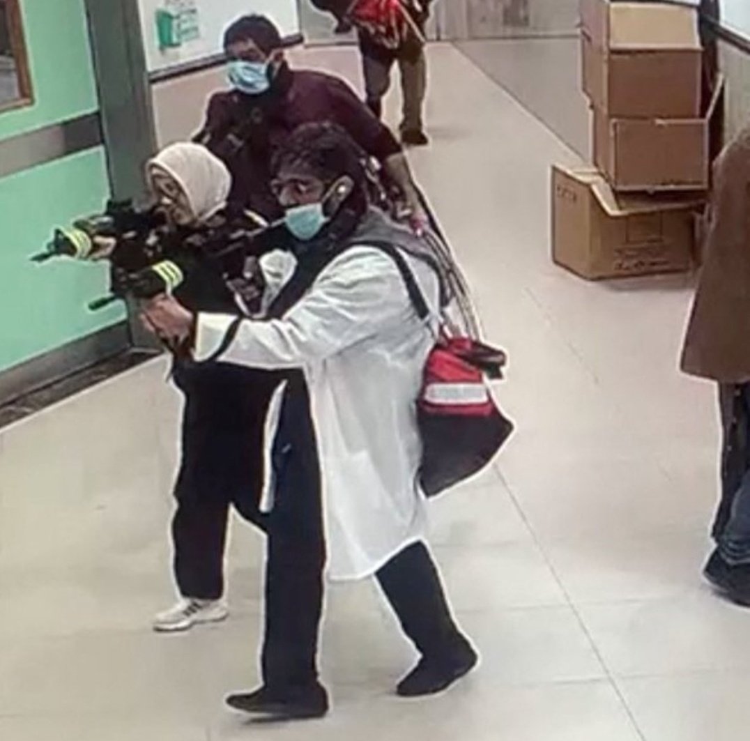 Gazze'de 800.000 sivili katleden işgalci İsrail hastaneleri basarken doktor hemşire kılığına girerek  şeytanın bile aklına gelmeyen her hainliği yaptı!..
