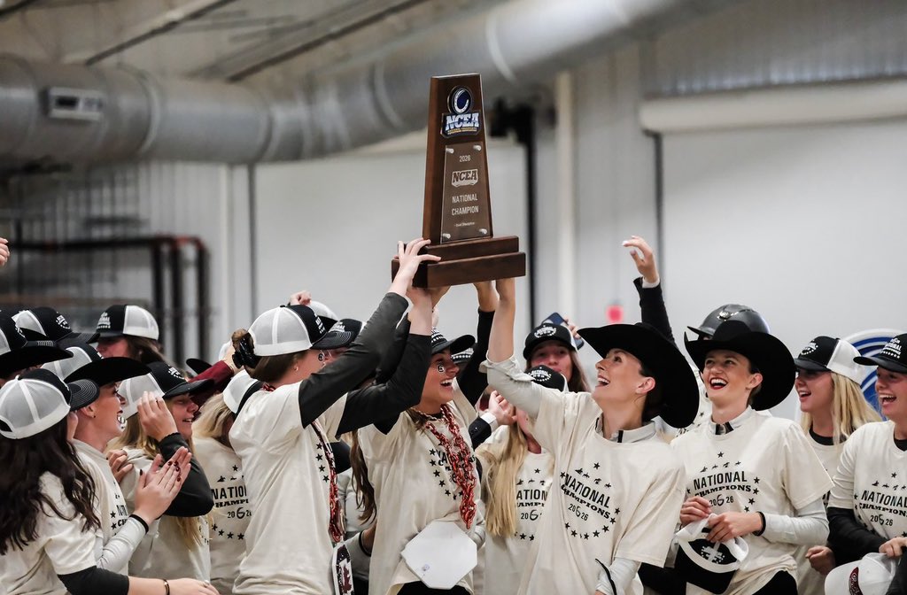 Famously Garnet Sports tweet media