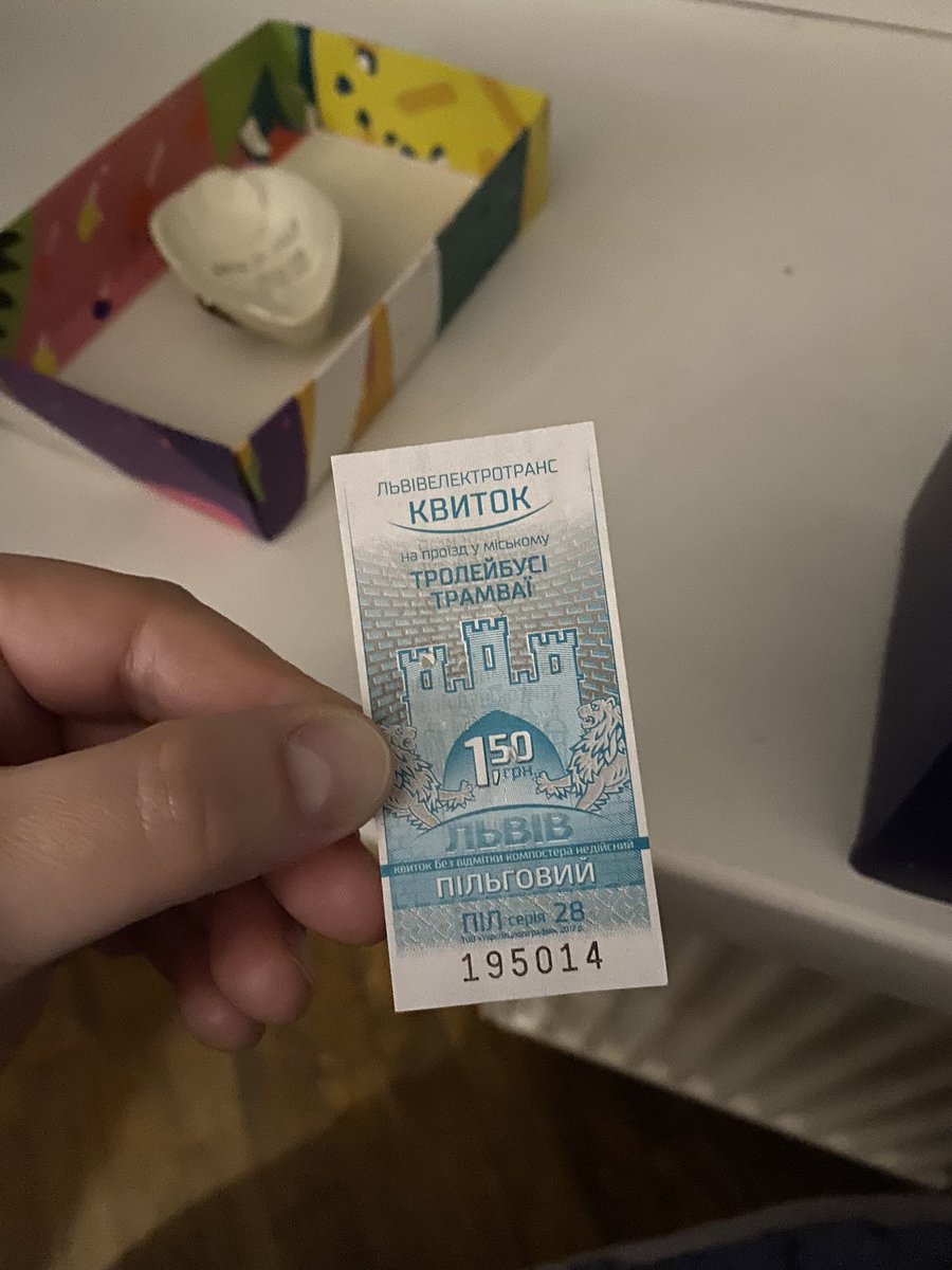 знайшла в своїй «скарбничці спогадів»
якби я мала машину часу і 17 гривень, то в 2018-2019 могла би 11 разів проїхатись львівським тролейбусом 🤪