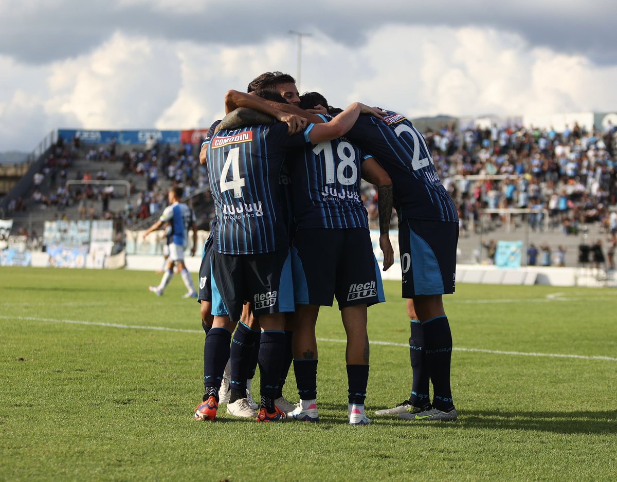 OficialGyEJujuy's tweet photo. 🔵⚪️ #PrimeraNacional

¡FINAAAAAAL DEL PARTIDOOOOOOOO! 🔚

¡GANOOOOOOOOOÓ EL LOBOOOOOOO!🐺💪🏻

#GyEJujuy 6️⃣🆚1️⃣ #Almagro

⚽️ Francisco Maidana, Delfor Minervino, Francisco Molina, Martín Lazarte, Octavio Bianchi y Abel Argañaraz 

#DaleLobo🐺⚪️🔵 https://t.co/dhfMiYhQaY