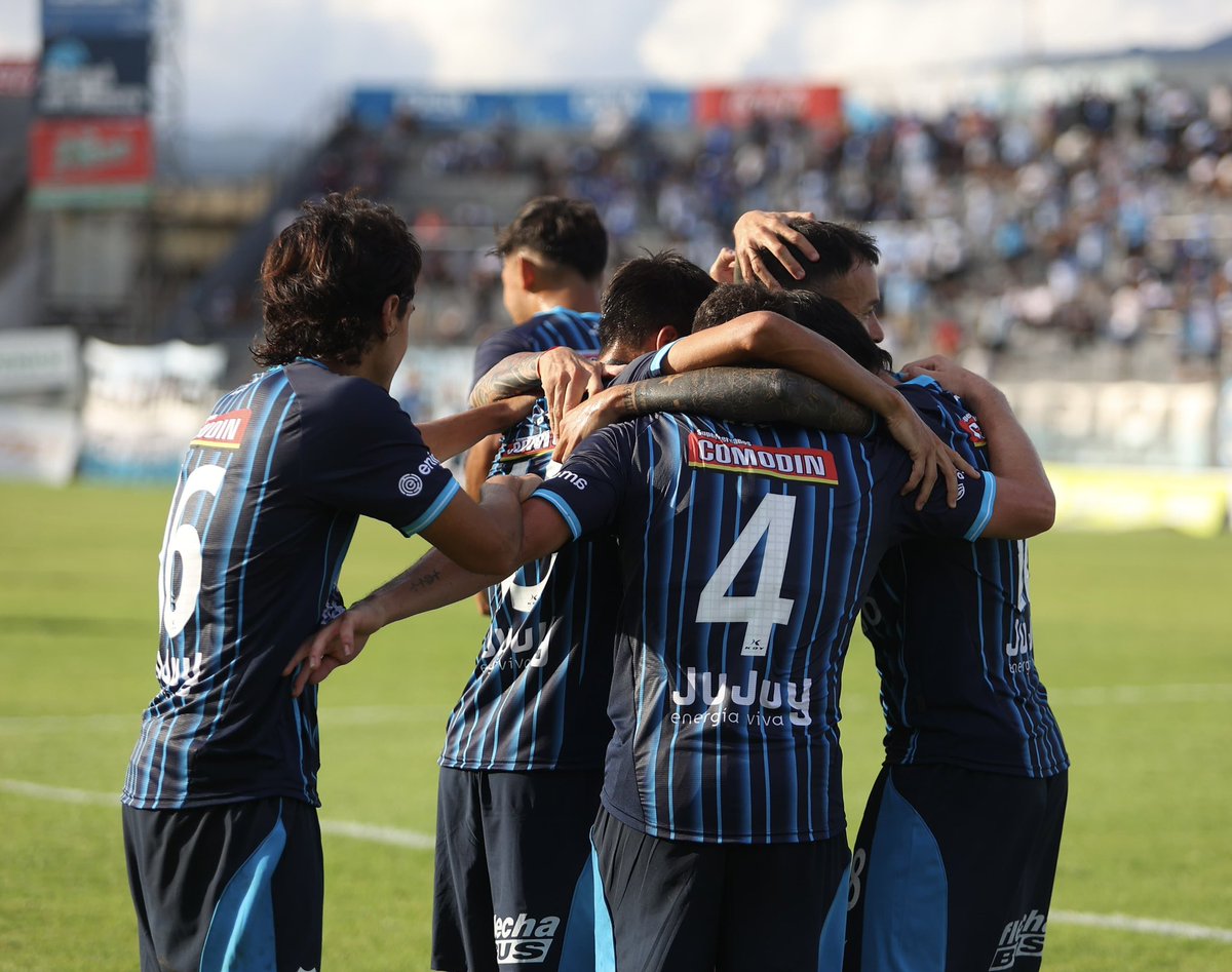 OficialGyEJujuy's tweet photo. 🔵⚪️ #PrimeraNacional

¡FINAAAAAAL DEL PARTIDOOOOOOOO! 🔚

¡GANOOOOOOOOOÓ EL LOBOOOOOOO!🐺💪🏻

#GyEJujuy 6️⃣🆚1️⃣ #Almagro

⚽️ Francisco Maidana, Delfor Minervino, Francisco Molina, Martín Lazarte, Octavio Bianchi y Abel Argañaraz 

#DaleLobo🐺⚪️🔵 https://t.co/dhfMiYhQaY