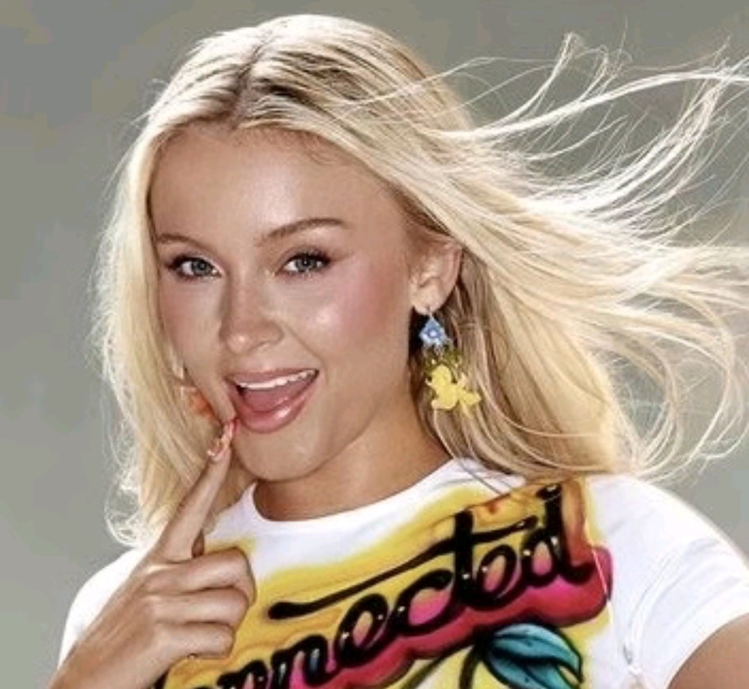 randomlyrj_'s tweet image. Real ones know that Zara emulated her vocal style and cadence on her verse in She Did It Again from her unreleased track "Seconds." Especially when she does the falsetto thing! 

#tyla #zaralarsson