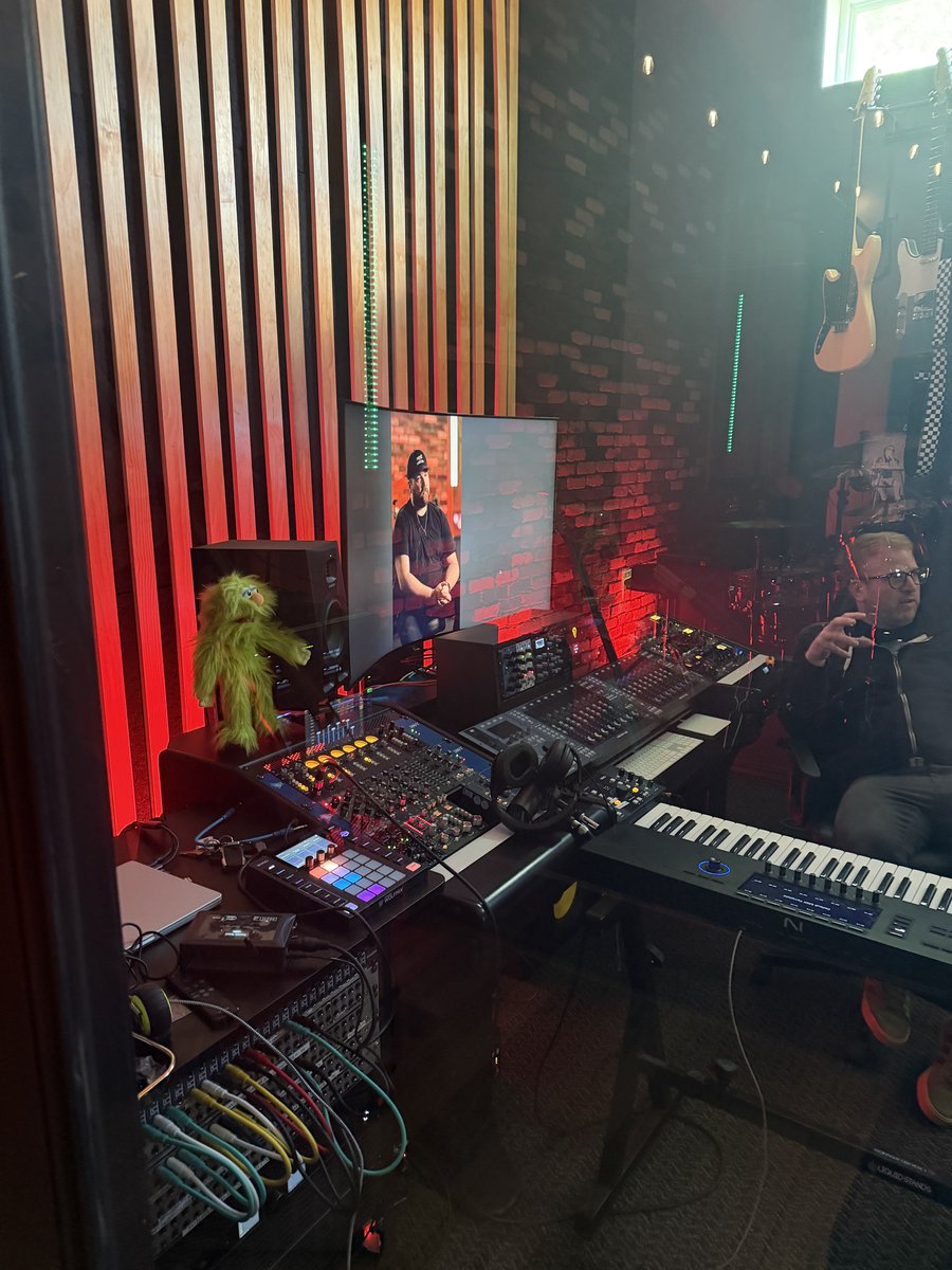 FaithInFailure's tweet photo. We filmed something special today 👀

To celebrate the anniversary of "The Fields" EP, we revisited it and reflected on it all.

More soon 🤘🏻

Help us celebrate the anniversary by pre-saving "The Fields (Acoustic)" on Spotify

https://t.co/ifQVc8lM81 https://t.co/uyz10dy2kn