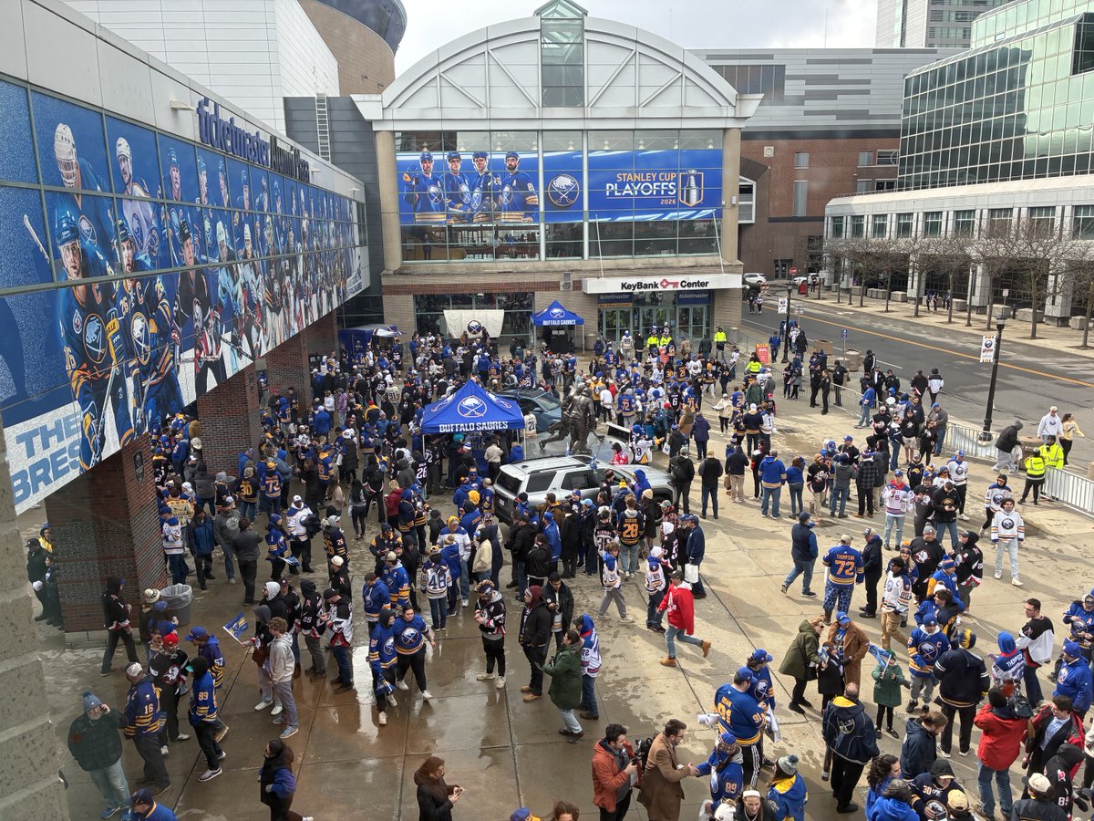 BrianWGR's tweet image. Nice crowd outside Key Bank Center over three hours before faceoff. #Sabres @WGR550