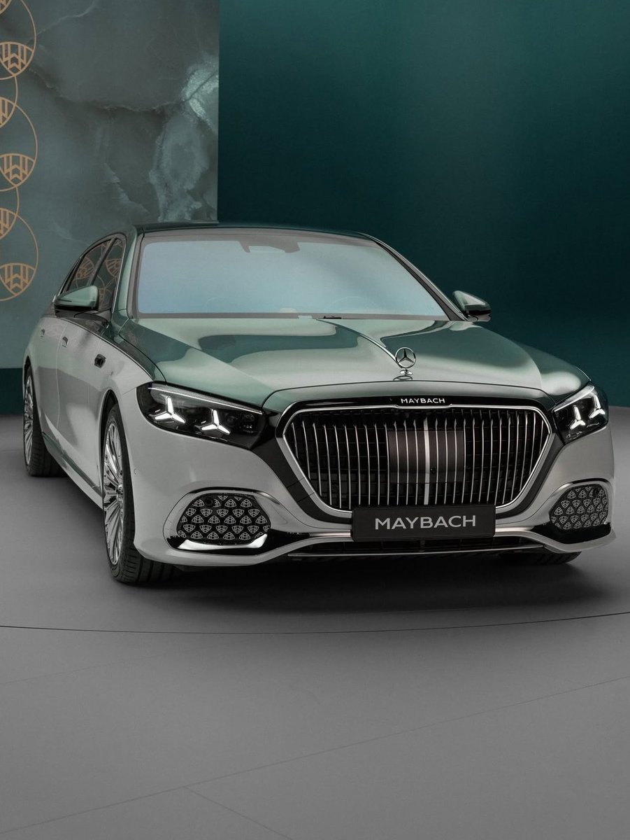 StreetFashion01's tweet image. Mercedes’ new Maybach is the Perfect shade of Green😮‍💨