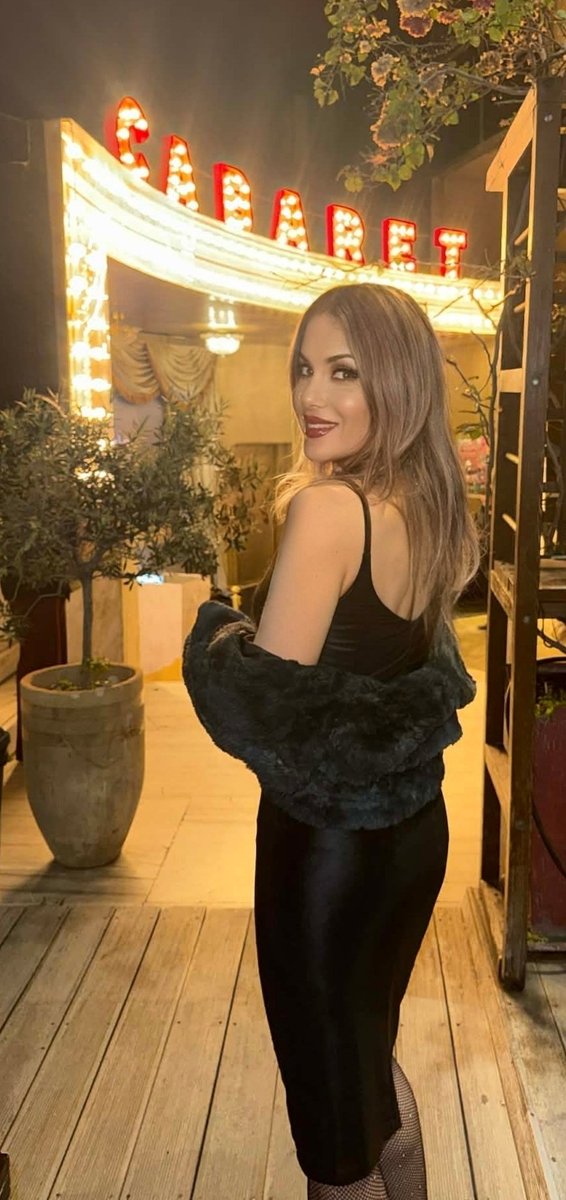 LMarialond's tweet image. Όσα όνειρα είχα κρυμμένα κανείς μην τα δει
τα φανέρωσα απόψε μπροστά σου και είναι όλα δικά σου
το άγγιγμα σου μετά απο καιρό μου έδωσε πνοή
Κομμάτι της ζωής μου γίνε έλα και μείνε🎶🎶 #cabaret