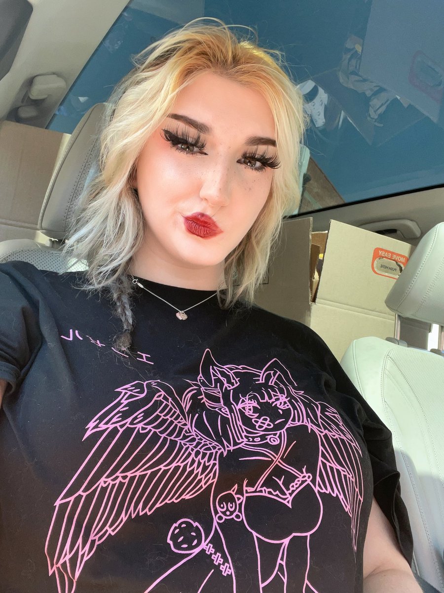 ︵‿︵‿୨♡୧‿︵‿︵

୨୧ selling content
୨୧  she / her 
୨୧  18
୨୧  sub
୨୧  soft / hard kinks 
୨୧  bicurious 
୨୧  always horny 
୨୧  ᥫ᭡ and ↺ to be moots !!

˗ˏˋ new to selling  ´ˎ˗
#nsfw #nsfwtwt