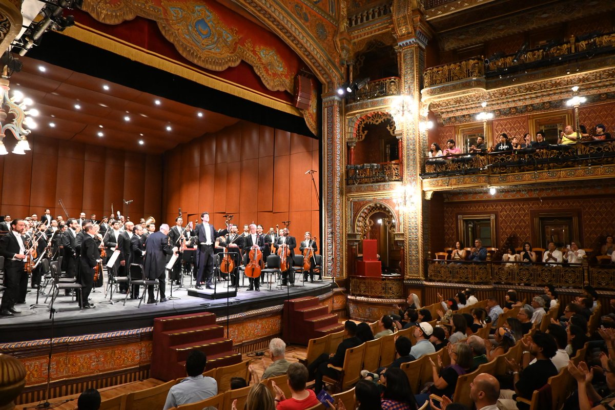 OSUG_ugto's tweet photo. 🎶✨ Una noche de música rusa en el majestuoso @teatrojuarez ✨🎶
La OSUG ofreció una noche memorable con el Programa 8 "Del Nuevo Mundo", un recorrido sonoro que cruzó épocas y tradiciones musicales.
#OSUG #NuestraOrquesta
@UdeGuanajuato @culturagobgente https://t.co/hP25neJTfD