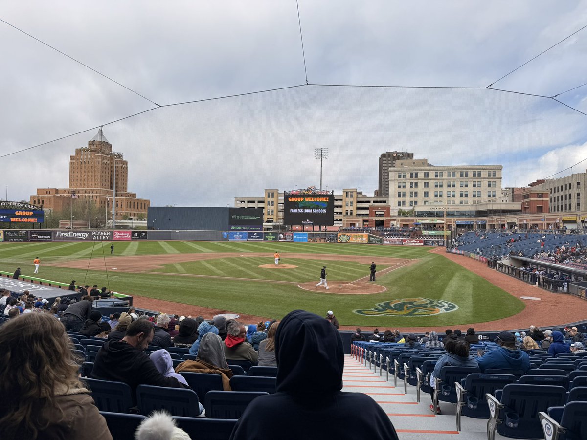 AthleticFalcons's tweet image. Great day at the ball park! Thanks @AkronRubberDuck for hosting us. Special s/o to Ken Killian for throwing out the first pitch! #SOAR #GoFalconsGo