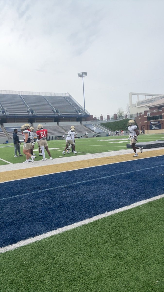 MasonChap19's tweet photo. Had at great time at @ZipsFB spring practice! Can’t wait to come back this fall. @CoachKrom12 @Coach_Minick @CoachGresh_ @Jeremyinakron17 @jalin_cooper https://t.co/1Fhh9yOyRy