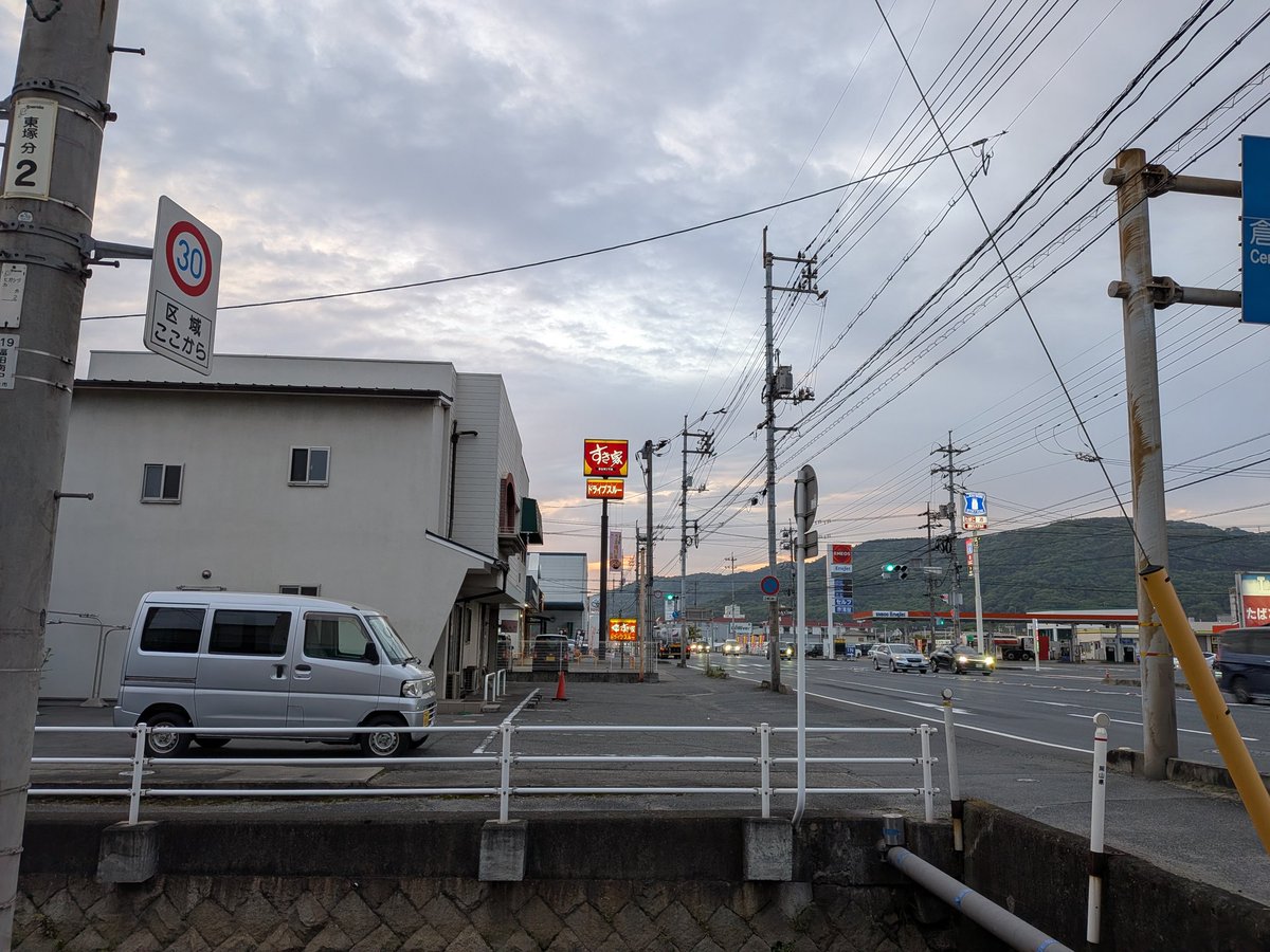 おはよございます。
夜明けも随分早くなってきて、外が明るくなって来ました。
業務完了も後少しです。目を擦りながらもう少し頑張ります。