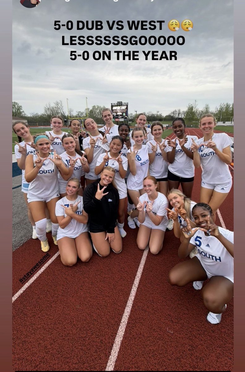 HaleyCramer07's tweet image. Started game of strong!  #seniorszn @BssSoccer @TopDrawerSoccer @PrepSoccer @EJCExam_Sports @mokansportsnet @hssckc @ImYouthSoccer @MSMK_Riley