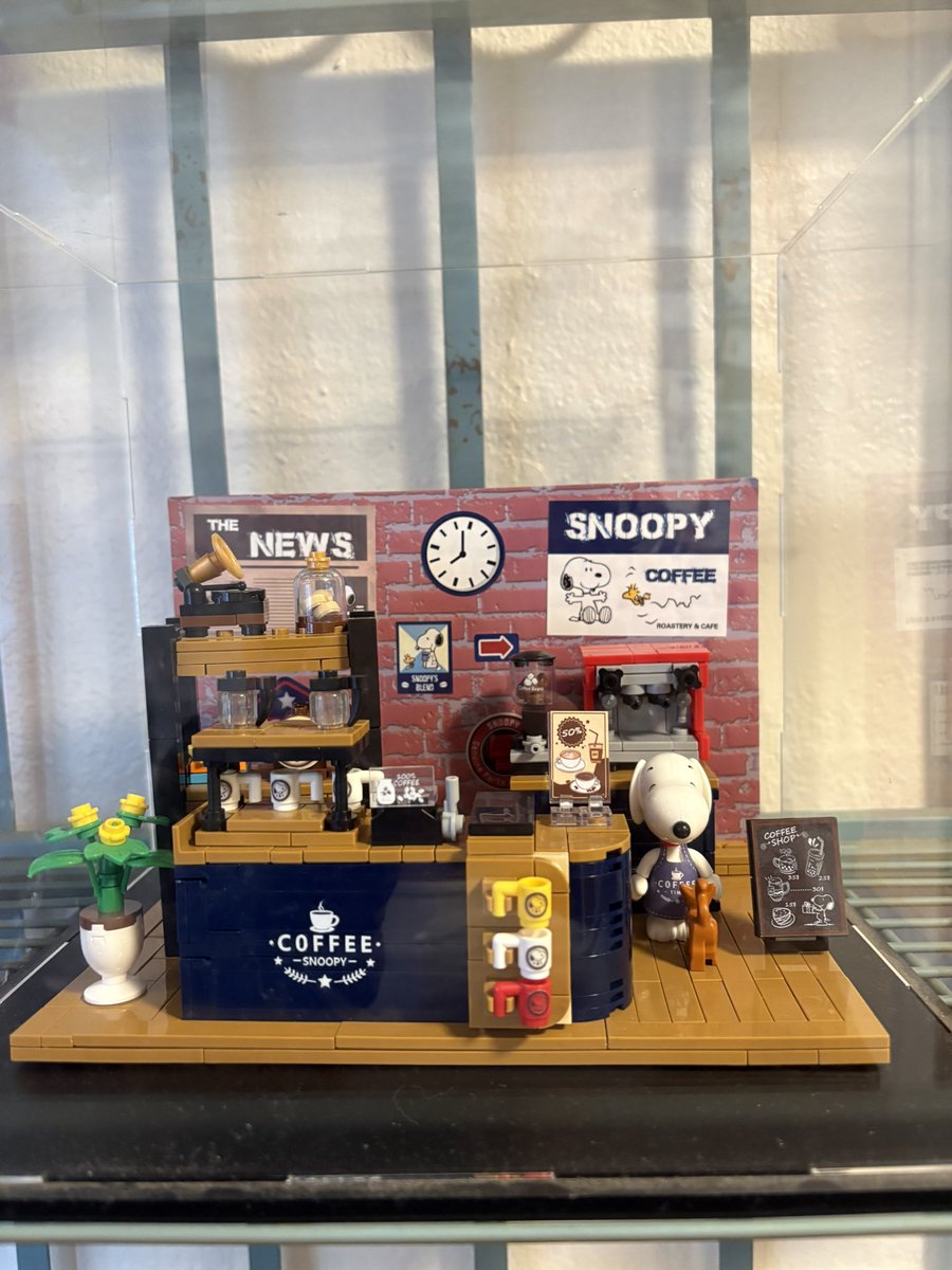 ampnwonz's tweet photo. following yuma’s step of going outside… I went to a house coffee shop that had a lot of snoopy stuff that it literally felt like I was in a yuma shop instead so I was #toohappy🚬🚬 in another world this perchance could’ve been yuma’s job/business… https://t.co/dWEoSrg0Co