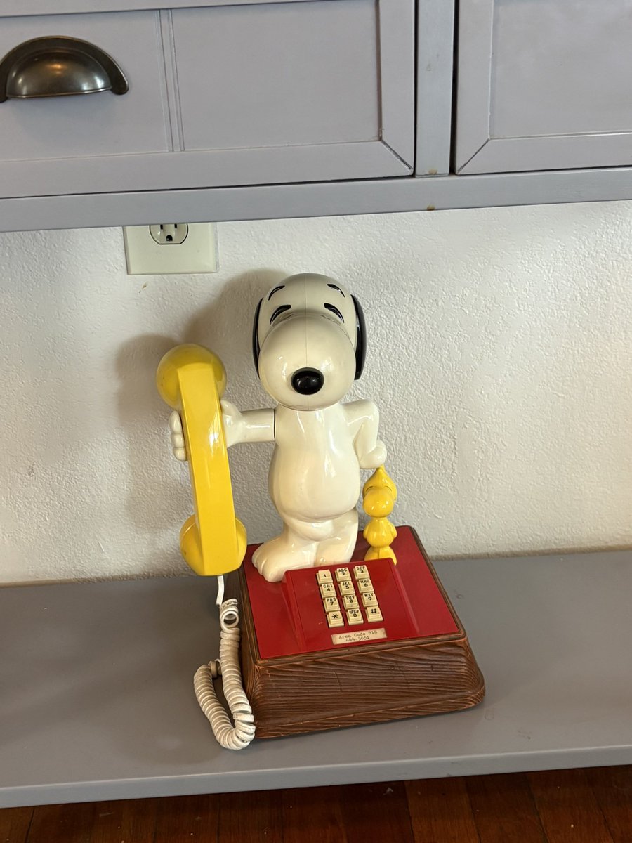ampnwonz's tweet photo. following yuma’s step of going outside… I went to a house coffee shop that had a lot of snoopy stuff that it literally felt like I was in a yuma shop instead so I was #toohappy🚬🚬 in another world this perchance could’ve been yuma’s job/business… https://t.co/dWEoSrg0Co