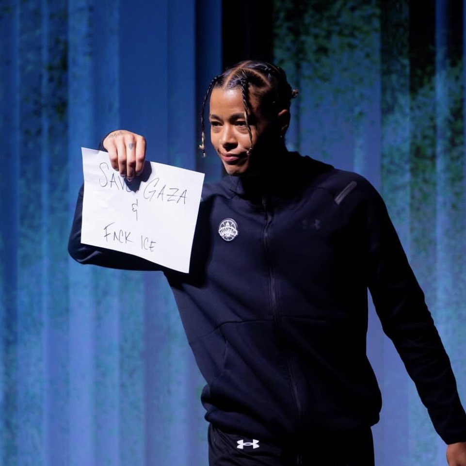 L (t cloud #1 fan) tweet media