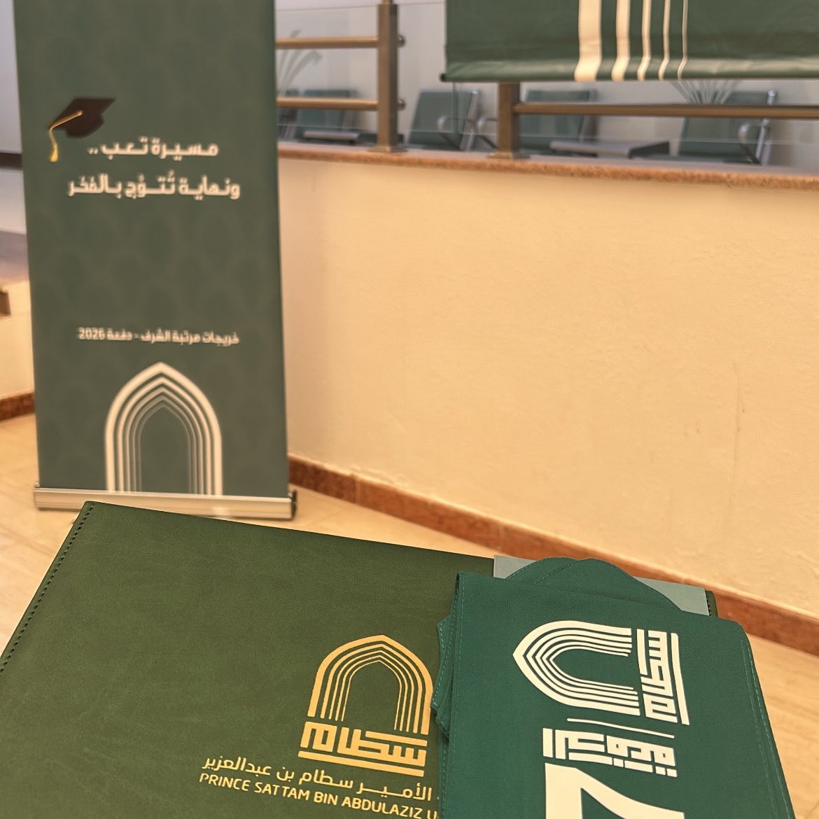 lioil_9's tweet photo. مشاعر الـيوم غيييييير والله
يوم أستلام عباية الـتخرج، الحمدلله على بُـلوغ الغايات🤍 https://t.co/n1Ssax5BbN