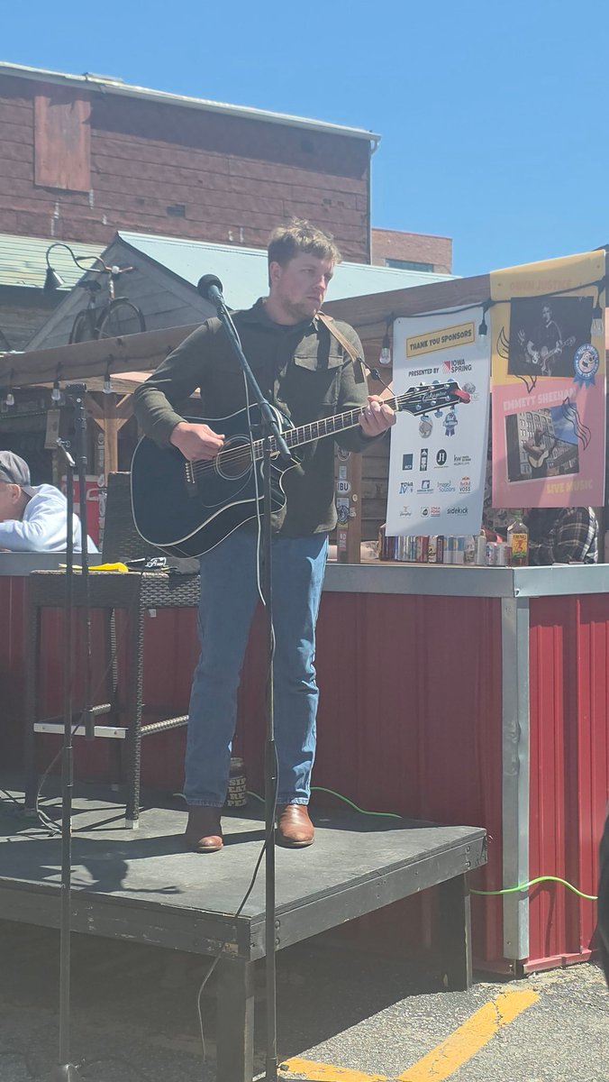 JeepstudMS's tweet photo. @OJusticeMusic rocking @BRBaconFest 
🥓🤟🍻🎸
@RushMornings @TravisCreates @RossPeterson_ @flubberjeep https://t.co/ozC0czDIbZ
