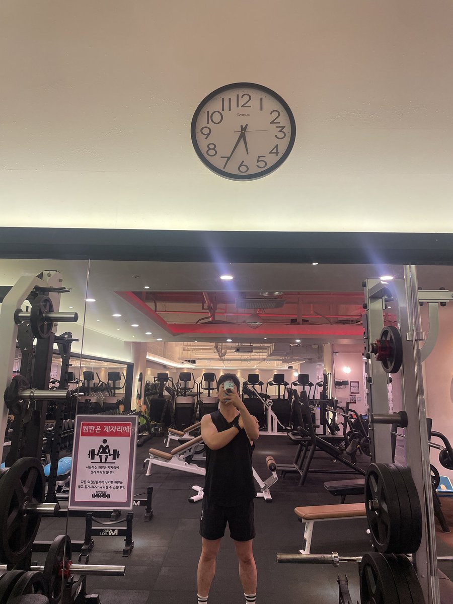 [4월 20일 월요일 아침운동 34일차 💪]

“작은 기회로부터 종종 위대한 업적이 시작된다." 
데모스테네스

다시 일상으로 돌아온 월요일 아침이네요. 평범해 보이는 오늘 하루 속에도 당신을 빛나게 해줄 작은 기회들이 숨어 있답니다. 마음을 활짝 열고 긍정적인 눈으로 주변을 둘러보세요. 기분 좋은