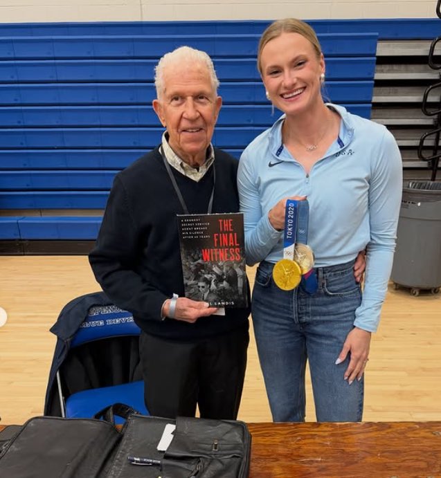 GreenieCards's tweet image. Great to have one of my friends, Paul Landis, at The Great Lakes Collectors Convention signing his book The Final Witness.  

Paul is the last living secret service agent from November 22, 1963. 

#jfk #secretservice #glcc #thehobby #greenieshows