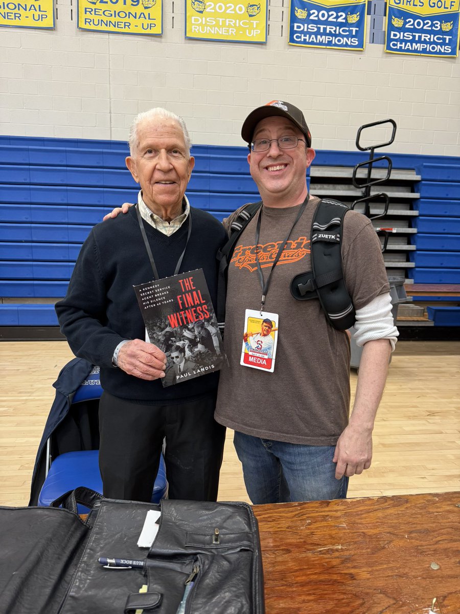 GreenieCards's tweet image. Great to have one of my friends, Paul Landis, at The Great Lakes Collectors Convention signing his book The Final Witness.  

Paul is the last living secret service agent from November 22, 1963. 

#jfk #secretservice #glcc #thehobby #greenieshows