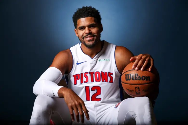 PropBomb's tweet photo. FREE PLAYOFF PROP!! 9-2 L11 Plays 👇

1u - Tobias Harris (DET) OVER 13.5 Points (-105 @ MGM, -116 @ BetOnline, -119 @ DK, -120 @ FD, HR)**

❤️ REPLY IF YOU ARE TAILING!!

Tobias avg. 21.0 PPG in the three meetings vs ORL, and has the upside to be Detroit's 2nd-best player this series. The scheme explains why. Orlando mixes switch, blitz, and drop with Wendell Carter as the switch anchor, which means when Cade runs pick-and-roll, Duren is monitored inside the paint, and the weak-side forward defender gets pulled into help. That leaves Harris, who will act as the face-up 4, matched on a smaller recovering defender in the exact space he wants.

Paolo has been the defender when they're cross-matched, and Harris has been hunting that assignment all year after the old-man comments in March. The 13.5 is priced like Orlando's perimeter pressure on Cade will suppress the whole roster, but their coverage structurally feeds the exact shot profile Harris takes; back-down, isolation, short pull-ups, weak-side swing threes, recovery closeouts. Add in that he's drawing the primary Paulo assignment so minutes are locked 28-32, it's a home Game 1,. #PlayerProps