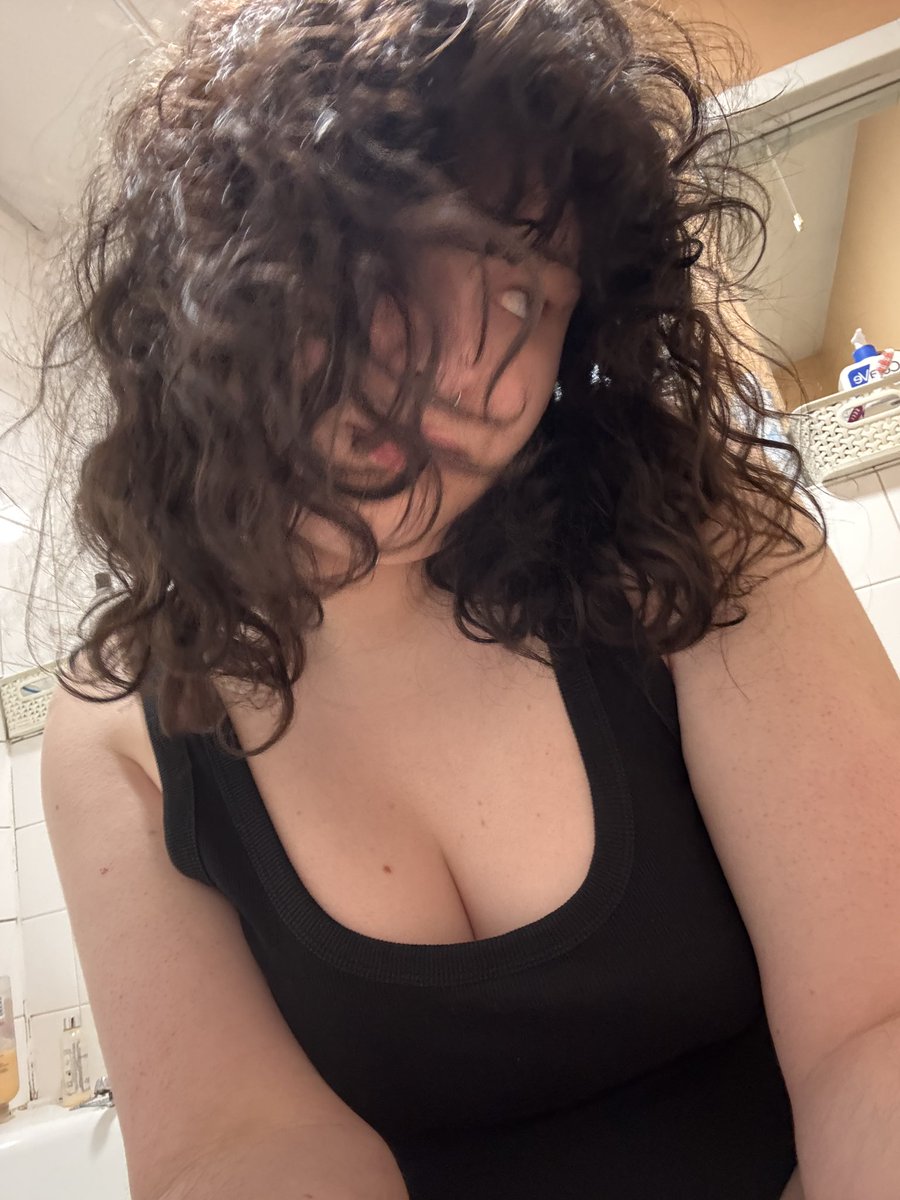 bella girl tweet media
