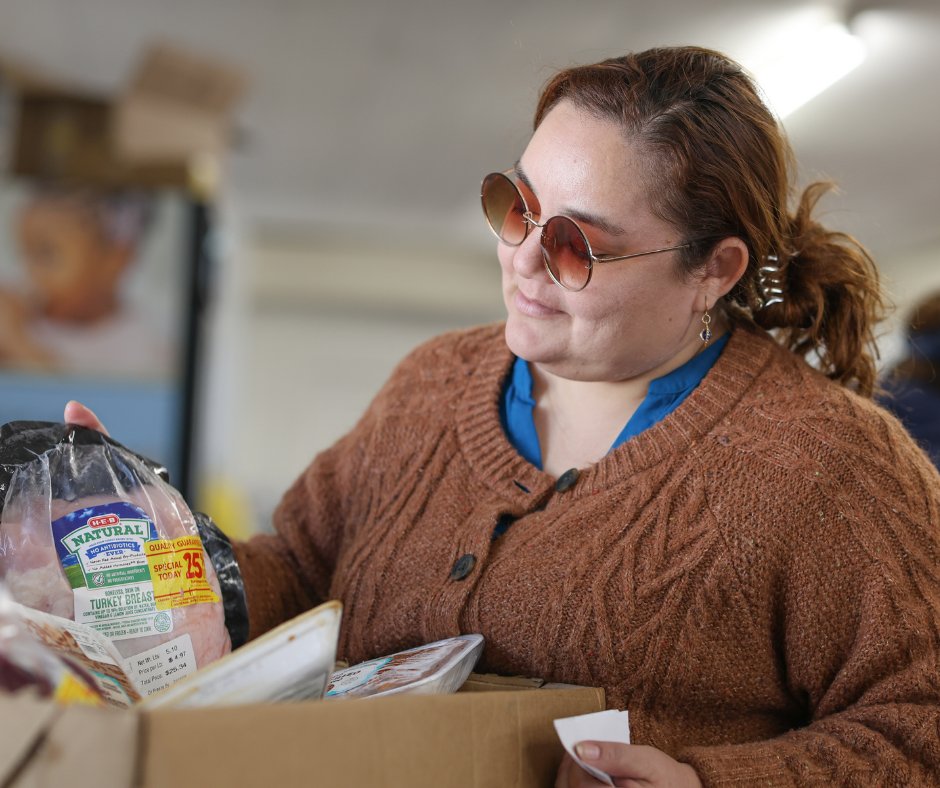 safoodbank's tweet photo. Fresh food shouldn’t go to waste, it should go home. 🥕

Blanca shares:
“This food supports my family in a real way… it keeps my kids healthy and strong.”

That’s the power of food rescue.
#SanAntonioFoodBank #FoodRescue https://t.co/u3hw6Q2Q1C