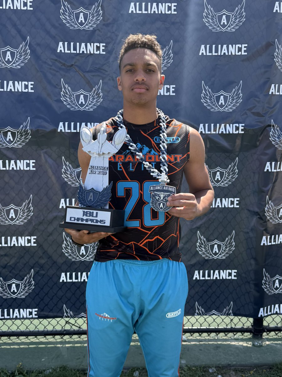 KJFox2028's tweet photo. Paramount Elite won the first Alliance Air Raid 7-on-7 tournament.

Multiple injuries, no excuses, and still got the championship over a good team that tried to cheat, but it still wasn’t enough to stop us.

Nebraska is on notice.

Salute to my teammates and coaches. We put in the work and got it done.

#Grateful #ParamountElite #2BHIM 

@RingsNthingsCA @great_dailey @MWWildcatFB @david_mcenaney @Coach_MGeiger