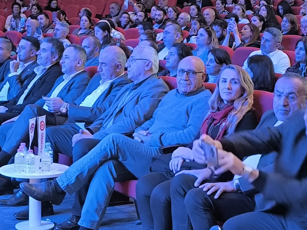 SİMDEF (Sivas İmranlı Dernekler Federasyonu)  öncülüğünde, DMD hastası sevgili Eren Yağız evladımıza  destek olmak amacıyla düzenlenen konsere katıldık. Eren’e can olmak, umut olmak için bir aradaydık.
