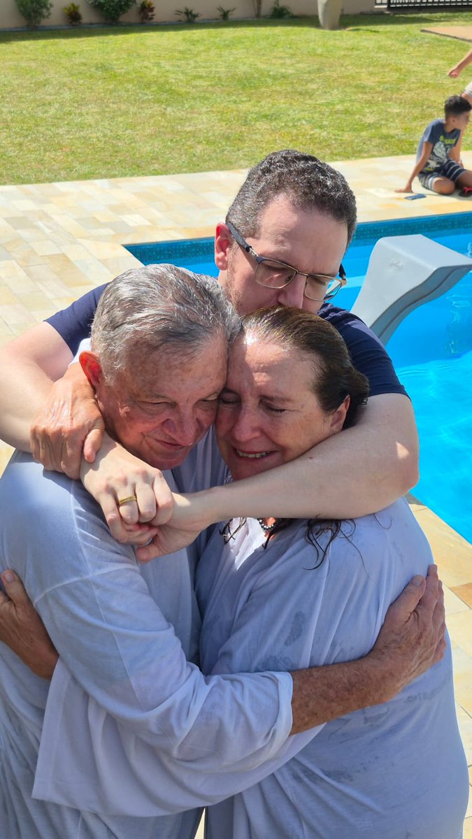 DanielMazza's tweet photo. Meus pais foram batizados hoje! Glória a Deus! ✝️❤️ https://t.co/IUSVlEKLlu