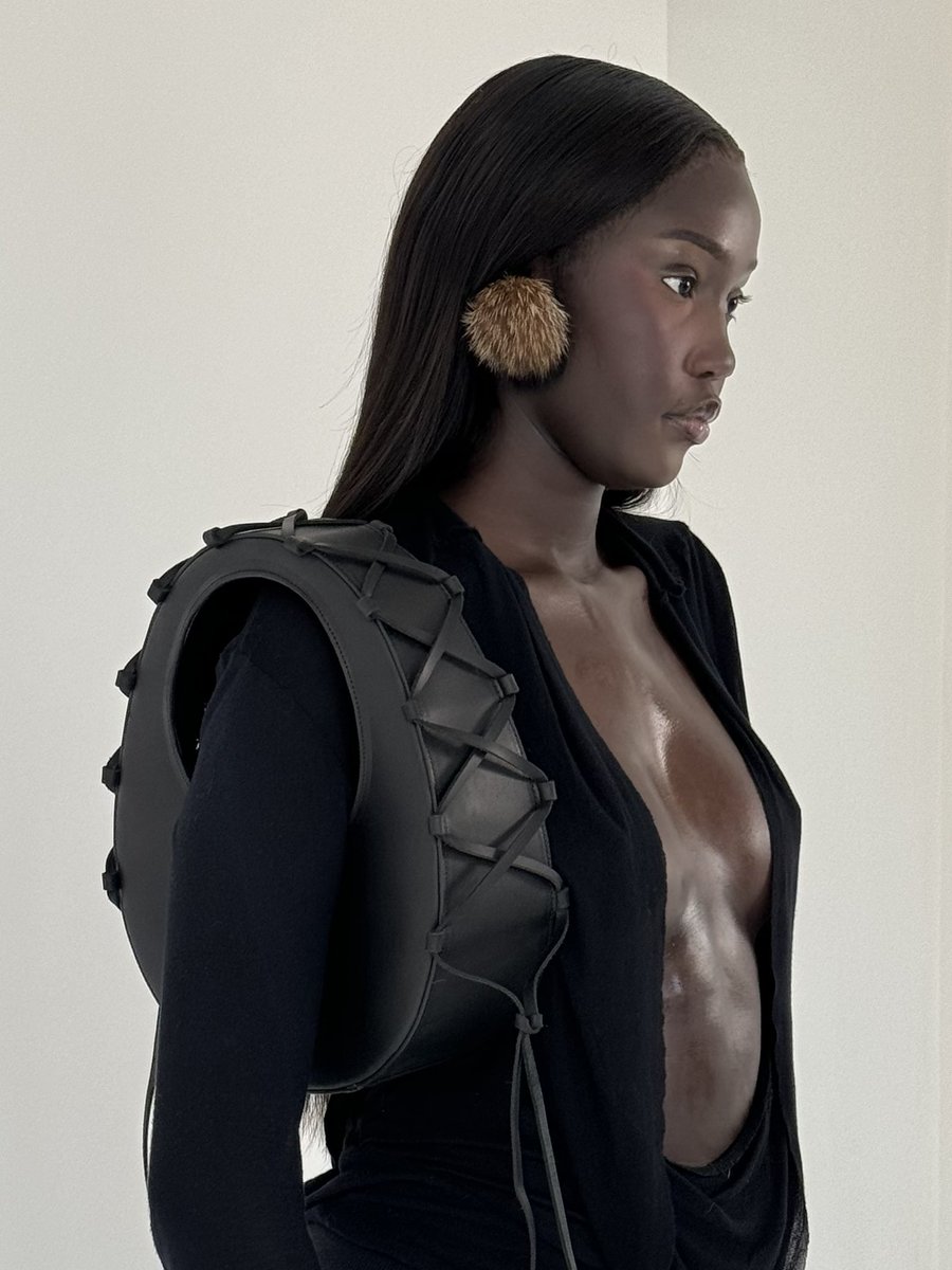 omgtiffanie's tweet image. I thought she was wearing these earrings I made for a sec 💔 #oneday