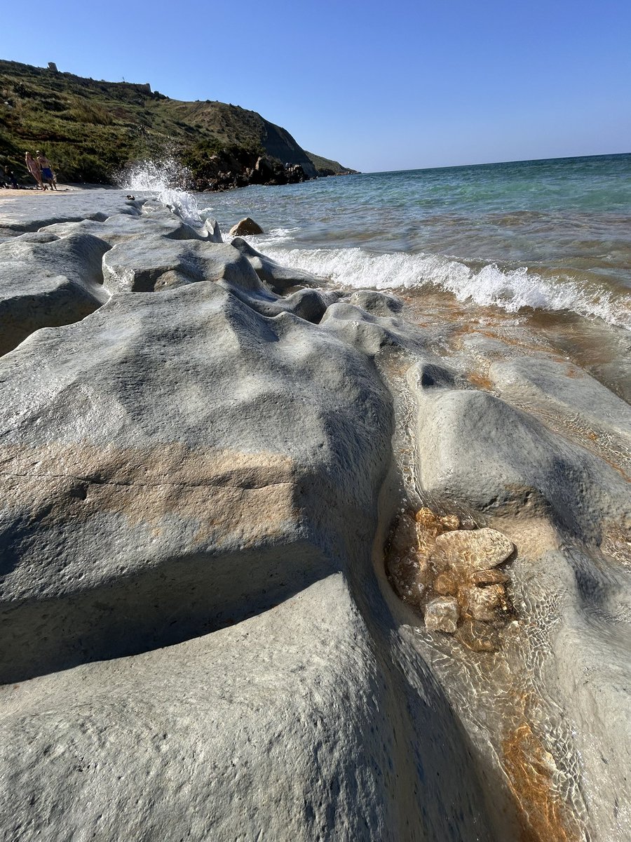 TravalaMan's tweet photo. From the awesome beach in Ramla Bay on #Gozo island you can take the rocky path up to the Calypso Cave. It’s steep, but worth the view.

#trekking #Malta @travalacom https://t.co/0c1dLDA1YY