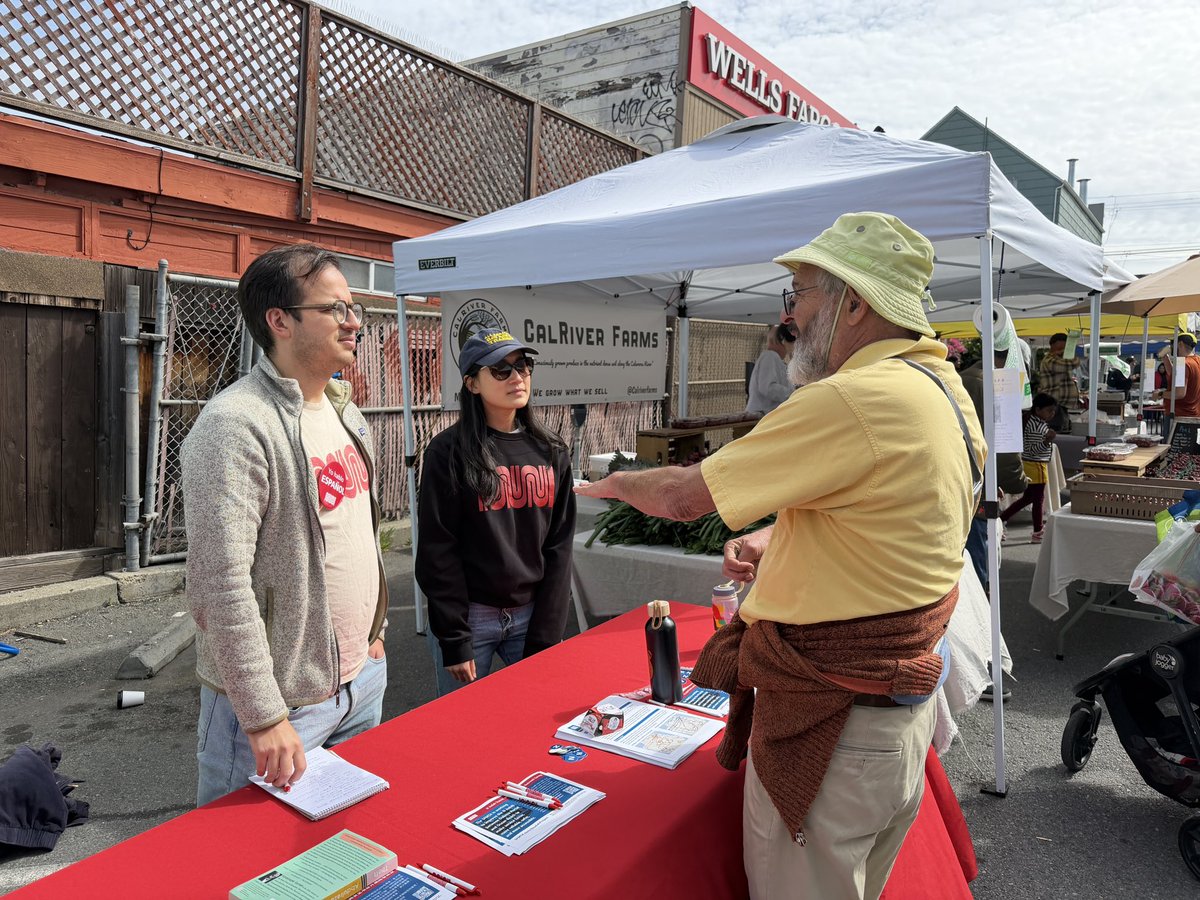 JessieLiangTV's tweet image. A pop-up outreach event today for the @SFMTA_Muni N Judah Transit and Safety Project at the Inner Sunset Farmers Market 📝

今天在內日落區進行快閃外展活動，宣傳今年稍後展開的 N 線列車交通與安全改進項目🚇

#SFMuni #Transportation #transit