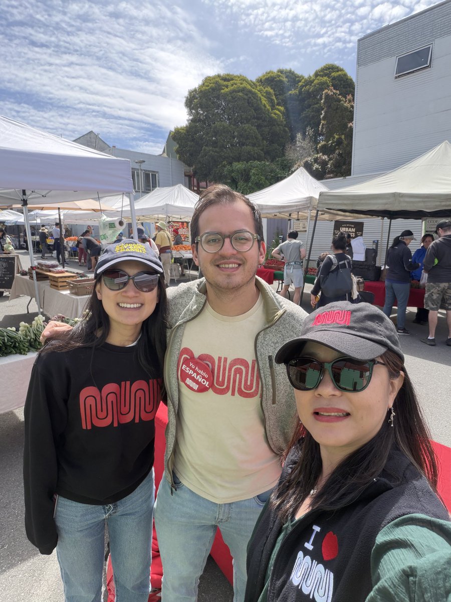 JessieLiangTV's tweet image. A pop-up outreach event today for the @SFMTA_Muni N Judah Transit and Safety Project at the Inner Sunset Farmers Market 📝

今天在內日落區進行快閃外展活動，宣傳今年稍後展開的 N 線列車交通與安全改進項目🚇

#SFMuni #Transportation #transit