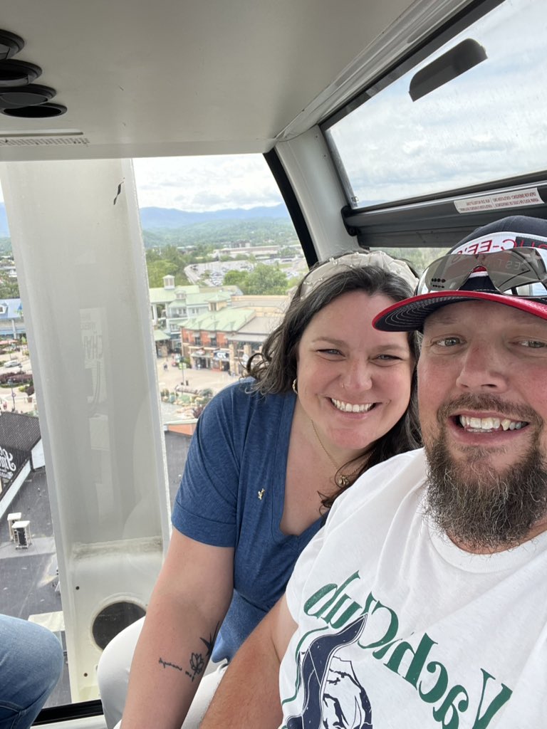 C_bro84's tweet image. Took my family to @TheIslandPF and they enjoyed it! @My_PigeonForge #vacation