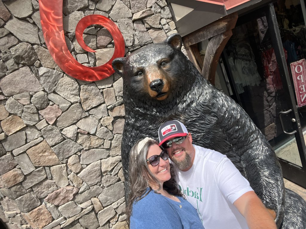 C_bro84's tweet image. Took my family to @TheIslandPF and they enjoyed it! @My_PigeonForge #vacation