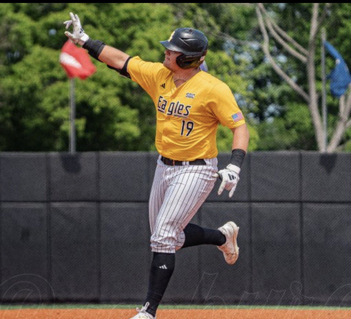 To The Top Unis tweet media