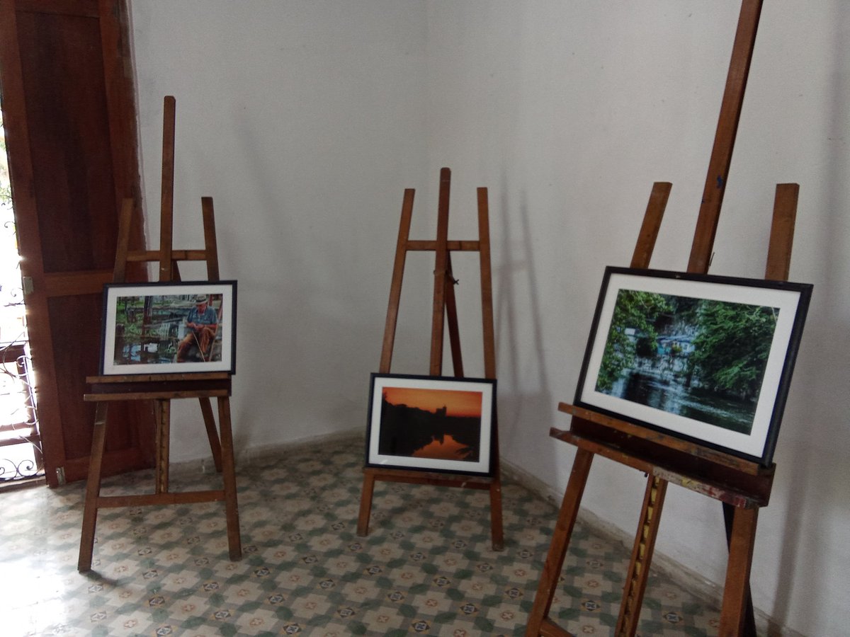 Roilancu1's tweet image. Recorremos el Centro Experimental de Artes Visuales, una digna sede para el #arte y la creación, en 23 y C. Otro sueño hecho realidad en su 50 Aniversario, con #PlazaEnElCorazón.
Aquí estamos porque #LaCulturaEsLaPatria. 
#SiempreEs26Plaza 
#GirónEsHoy 
#CubaEstáFirme