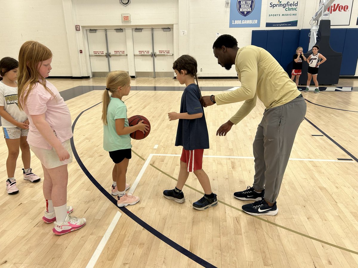 OliviaLett23's tweet photo. Sign up for camps today!!!  Excited for another fun summer!! Camps for boys &amp; girls of all ages!

https://t.co/KXJGVEs6Td

https://t.co/9WDNa4znVd

#Greaterthan94 https://t.co/w6ZI3ABAHw