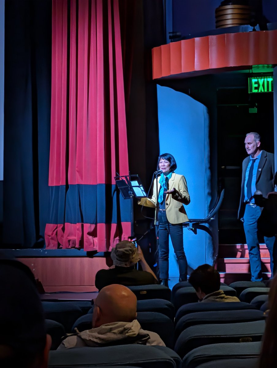 aupetitcoquin's tweet image. Yep, @MayorOliviaChow from @cityoftoronto wearing yellow &amp;amp; blue supporting #TUFF #Toronto #Ukrainian #Film #Festival
Nice to see a mayor that actually loves the city they live in ♥️🇺🇦 and the people who make it great
#standwithUkraine @TorUkrFestival