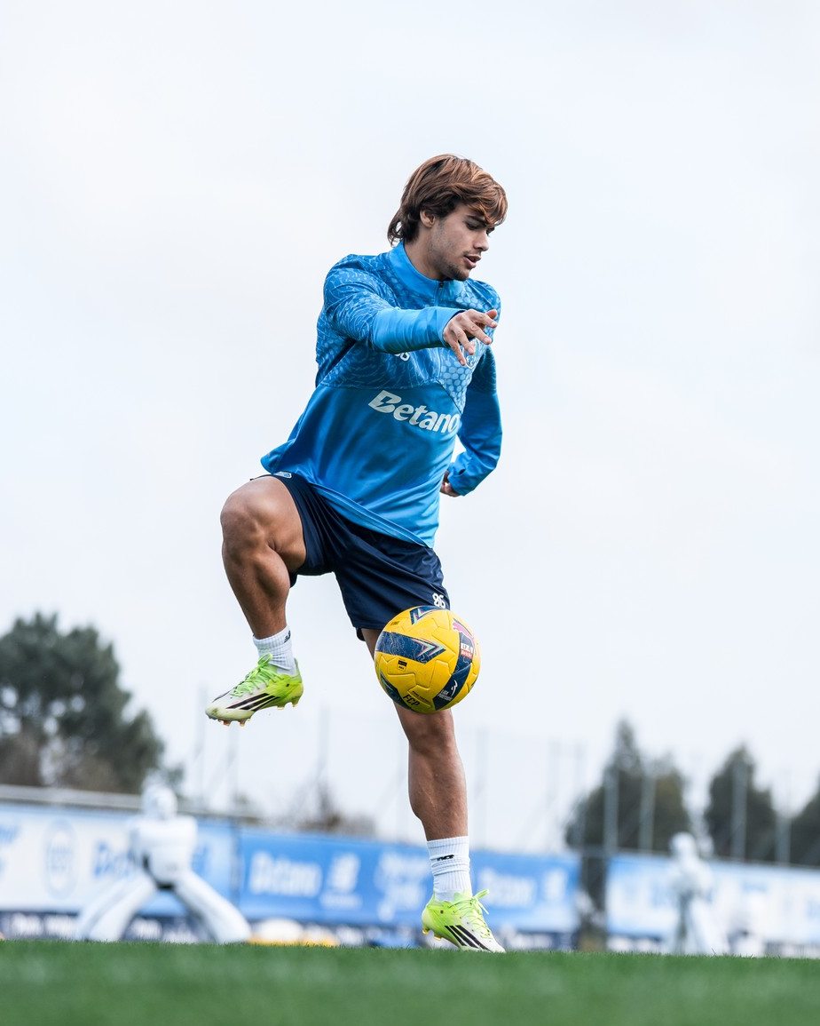 Não é só pelo golo, mas com Gabri Veiga em campo, o nosso jogo ganha outra magnitude, é inquestionável.

Foram +45 minutos de pura inutilidade do Rodrigo Mora.

O talento do está lá, mas falta o resto 🧠

Próximo mercado:
Mora ➡️🔴
Gustavo Sá ⬅️ 🟢

<a href="/france_fario/">Francesco Farioli</a>, por favor.