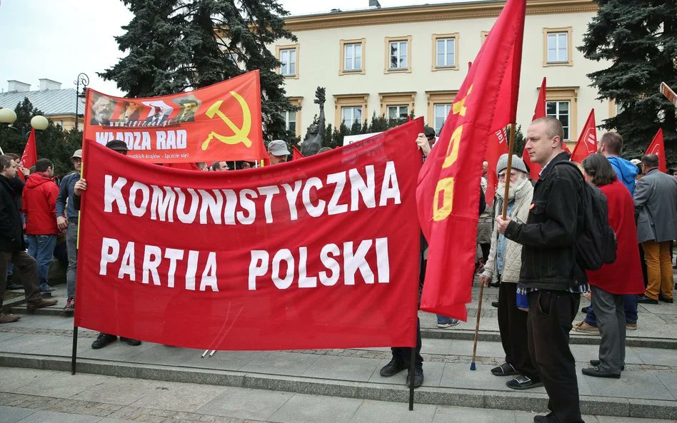 stachanovblog's tweet image. #Polonia, il #PartitoComunista Polacco è stato reintegrato tra i partiti legali nel paese visto che le accuse con cui era stato estromesso era infondate.

Il #PCP è un partito ml che attinge alle migliori tradizioni patriottiche e internazionaliste. 
stachanovblog.org