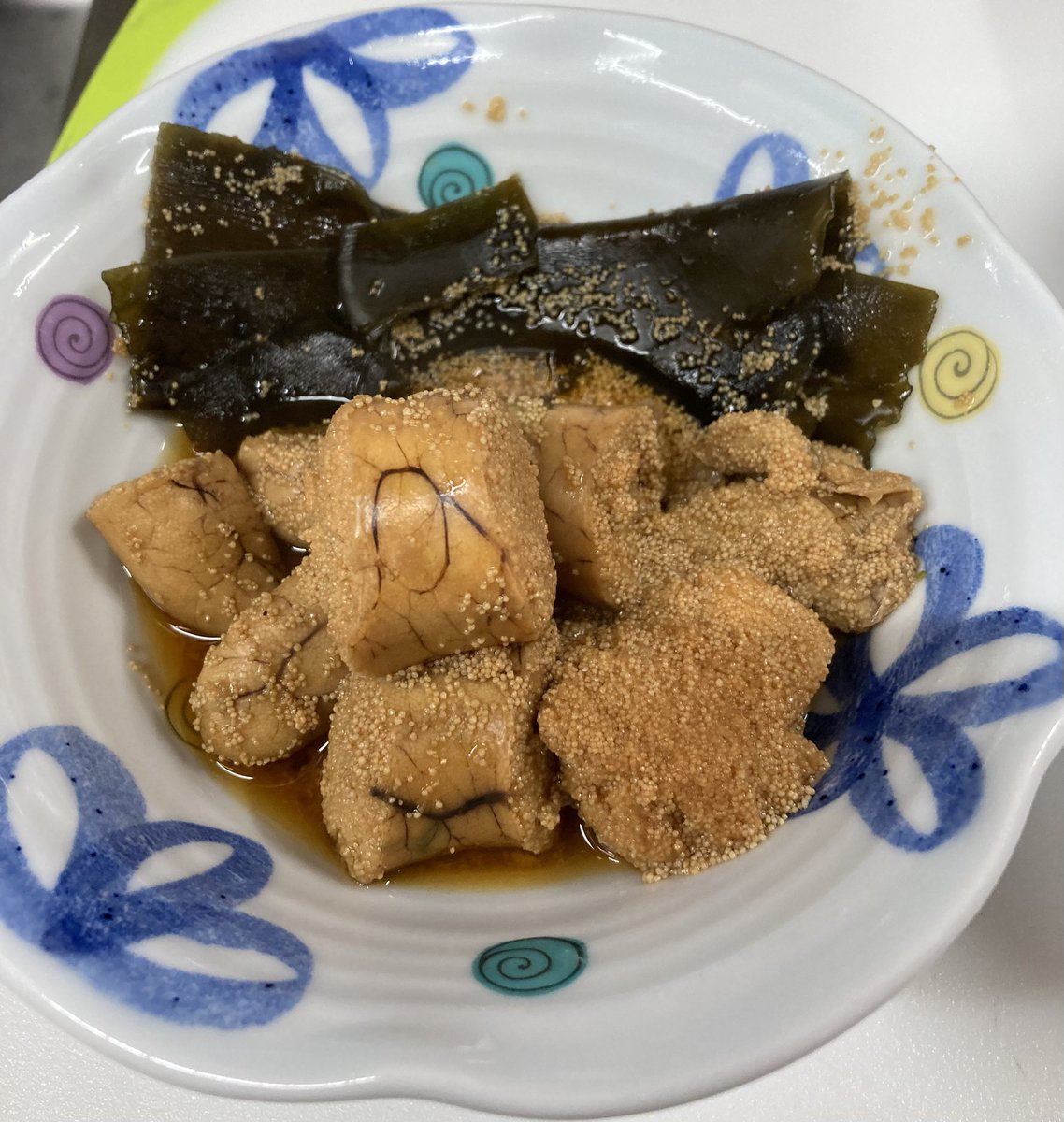 おはようございます☀️
今日は休みなので朝からスロットを打ちに行こうと思ったら楽しみなのか、いつもより早く目覚めました🎰
今日の朝ご飯は牛すじ大根とたらこと昆布の佃煮を作りました👨‍🍳