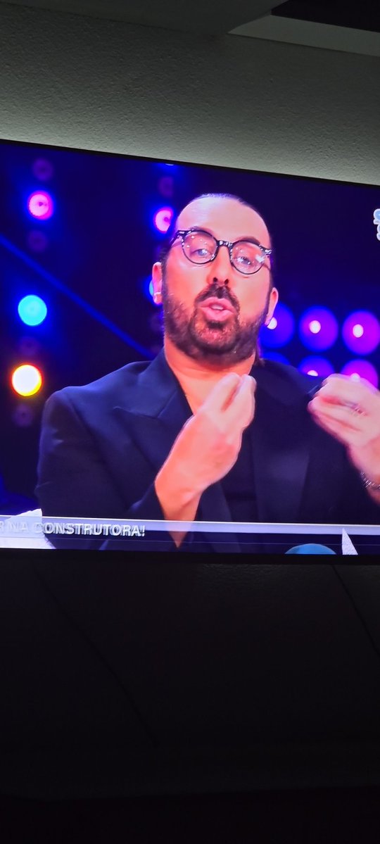 Tambem podias deixar de ser comentador 
Nao vales nadinha nadinha 
#sstvi