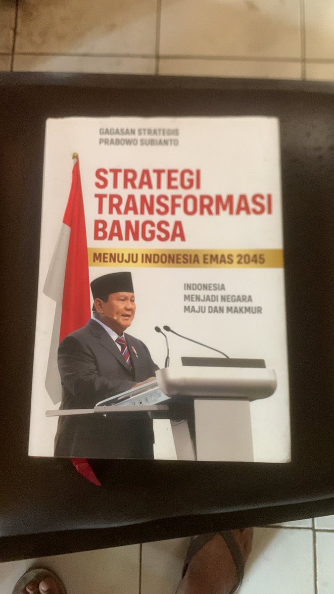 im_lbh's tweet photo. Semua akan masuk akal bagi orang politik termasuk bukunya @prabowo tentang Transformasi bangsa dan Paradox Indonesia. I5 dari para politikus yg saya temui, 14 nya adalah pembohong (STB Menuju Indonesia Emas) https://t.co/X2fNxP4MxA
