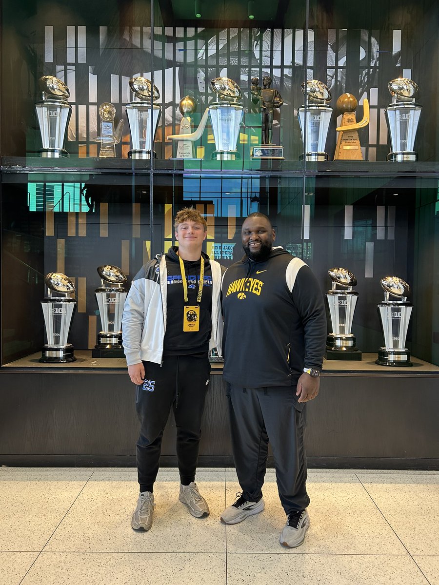 CNapier2027's tweet image. Awesome visit to @HawkeyeFootball yesterday! Grateful for the time spent with Coach Ferentz, Coach Bell, and Coach Braithwaite. Loved getting around the program and building those relationships, Iowa is a special place! Pumped to have Coach Bell in Springboro soon. #GoHawks