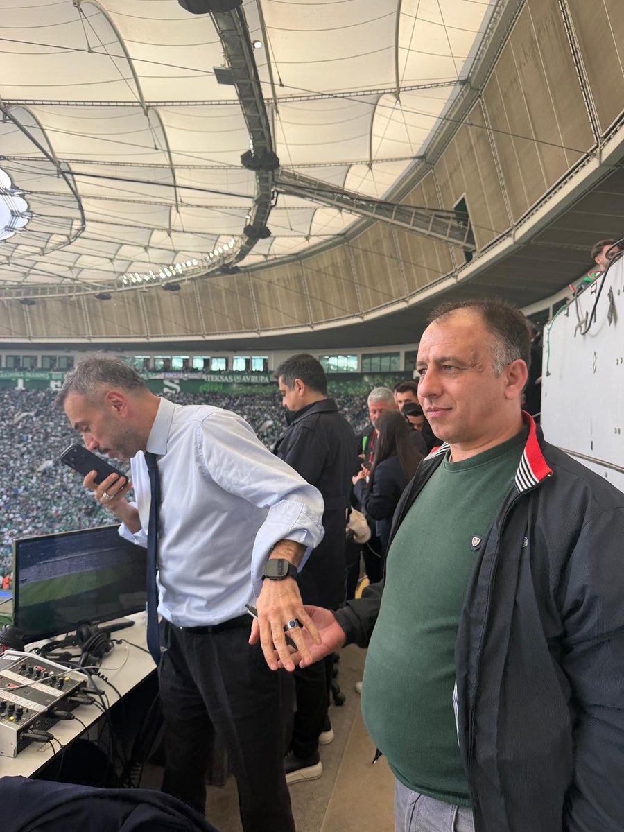 brs_7_1's tweet image. Bursaspor-Somaspor maçını AS TV'de canlı yayında anlatan spiker Ertem Şener 'in yüreğine sağlık..

Şampiyonluk seninle çok daha güzel oldu..

Seviliyorsun 🐊💚🤍 
#Bursa #Bursaspor #TimsahArena